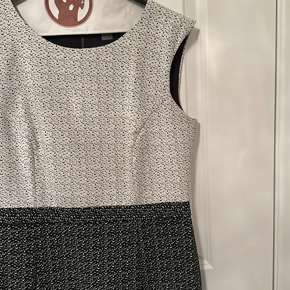 Sleeveless work dress white and navy blue - Picture 3 of 3